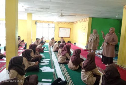 MTsN 5 Limapuluh Kota Distribusikan kartu PIP Madrasah