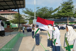 Upacara Bendera di MTsN 5 Lima Puluh Kota, Amanat Long Life Learning Jadi Pesan Utama